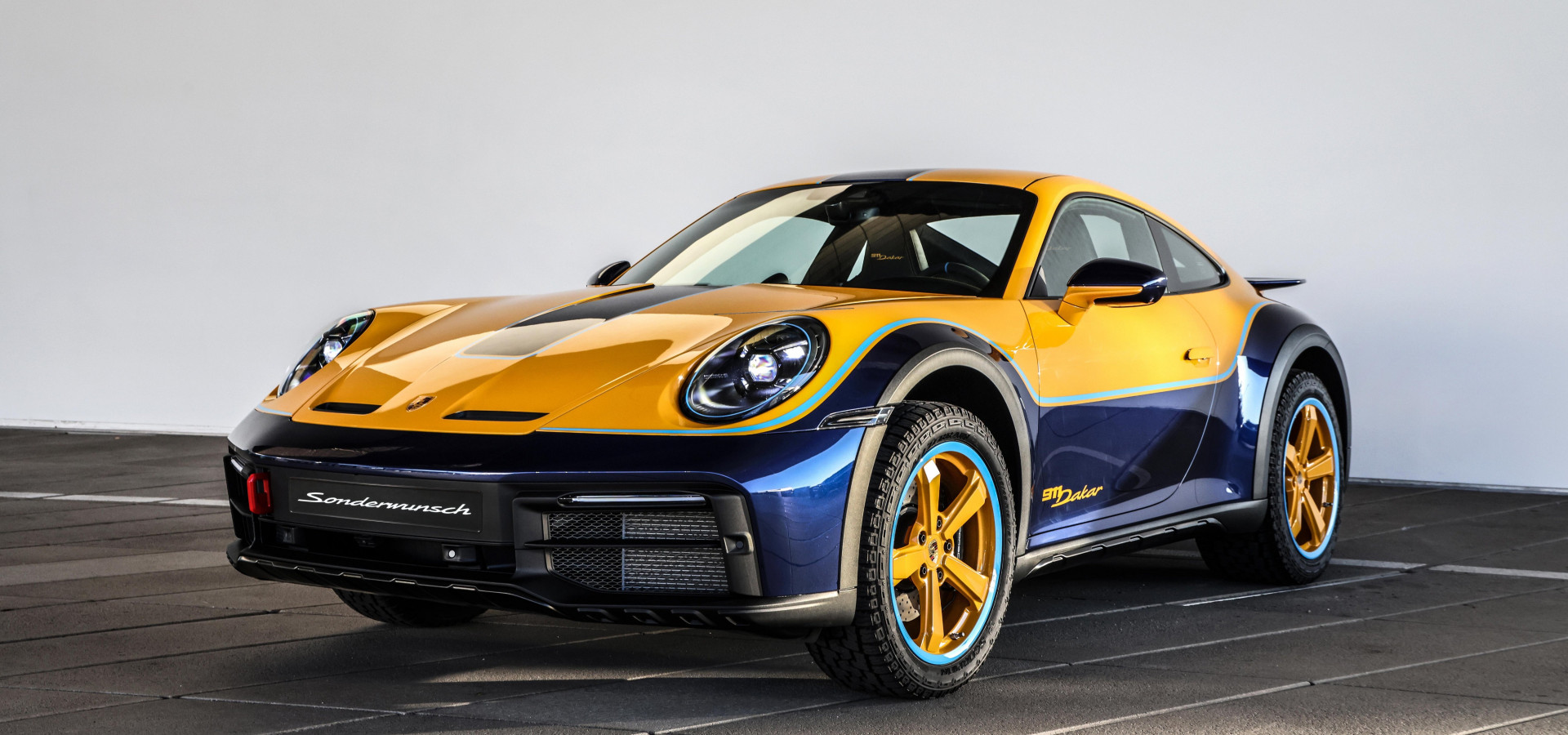 Sonderwunsch 911 Dakar shines with an extraordinary design