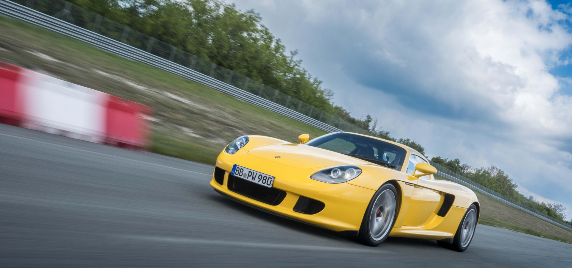 Tyre update for a legend: even greater tyre dynamics for the Carrera GT